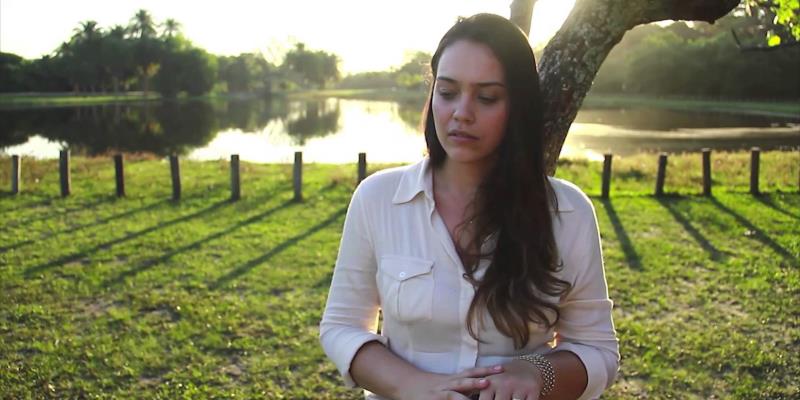 Amanda Rodrigues lança em vídeo sua canção mais conhecida