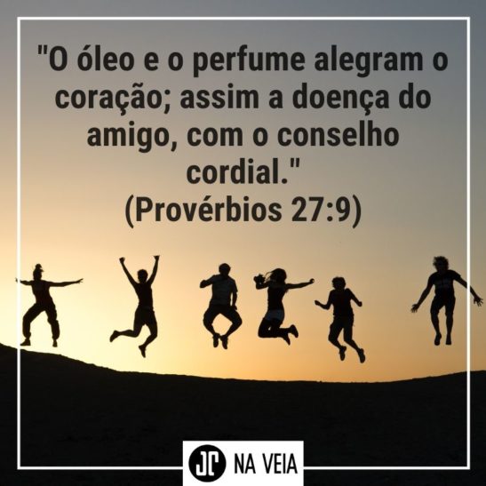 Pessoas pulando em foto de silhueta - Versículos sobre amigos - Provérbios 27:9