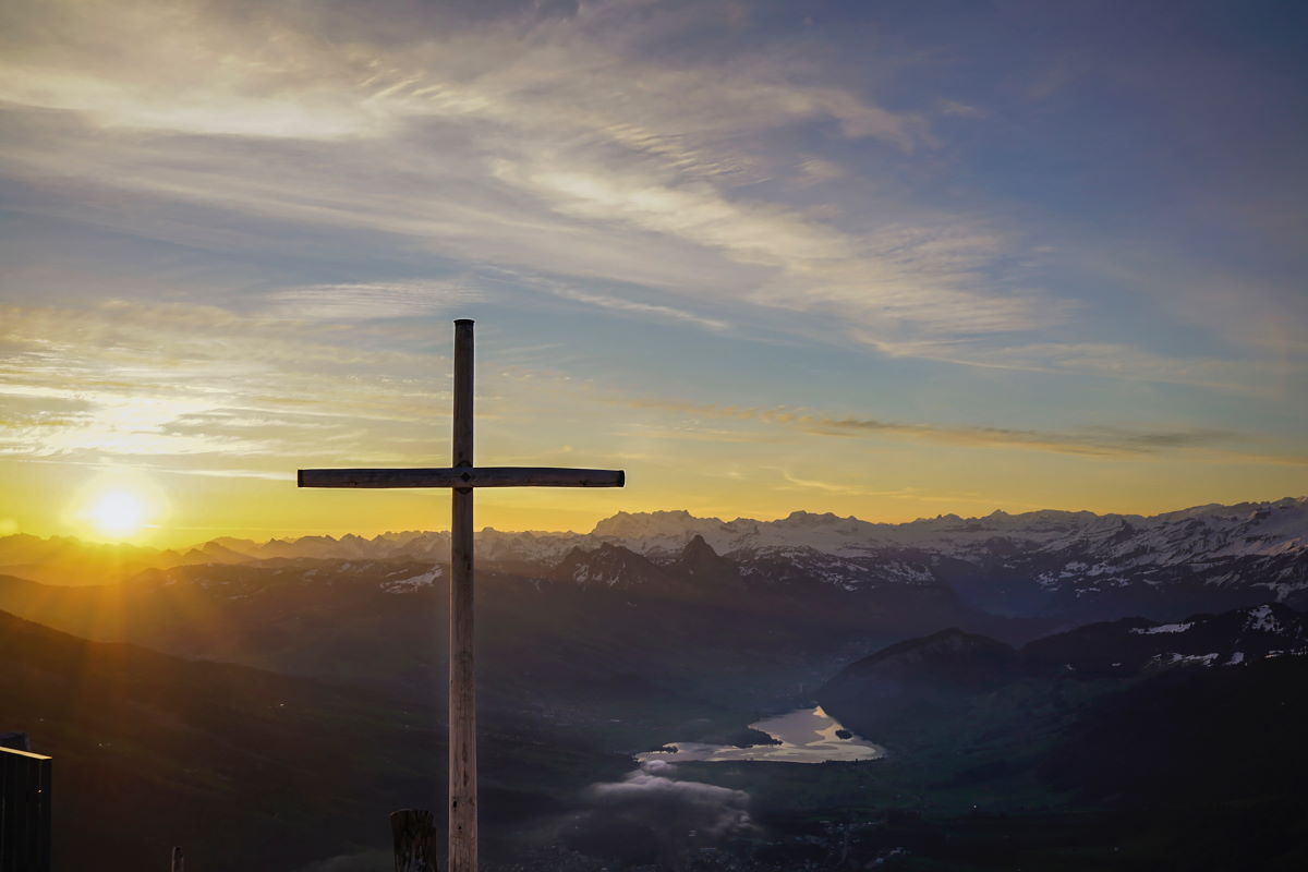 Cruz e sol - representando os versículos sobre cruz desta lista
